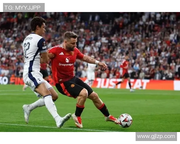 曼联与热刺激战在即10月28日英超焦点对决引发球迷热议 曼联与热刺激战在即10月28日英超焦点对决引发球迷热议